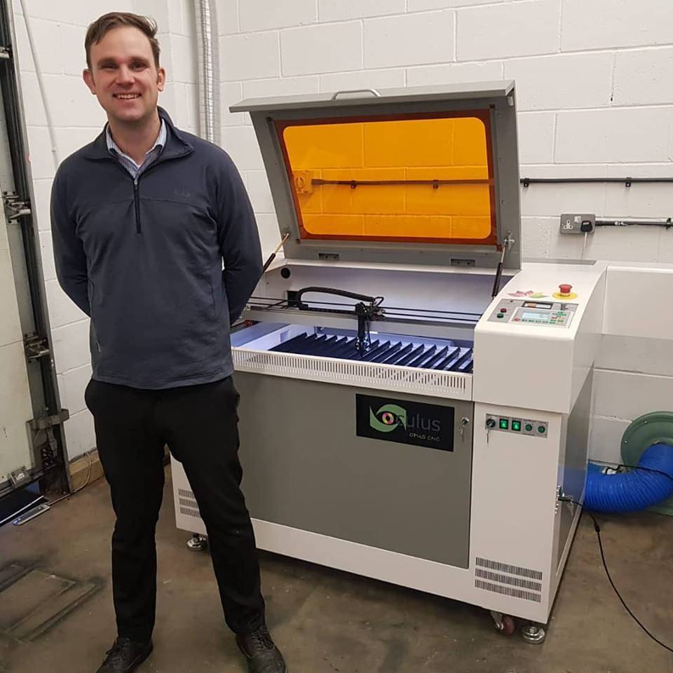 Electronics Engraving onto components can be carried out easily and with speed with the inclusive RDWorks software.