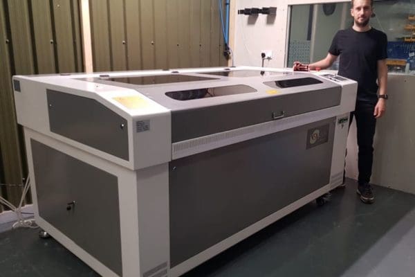 Installation Oculus 1690 Laser Cutter