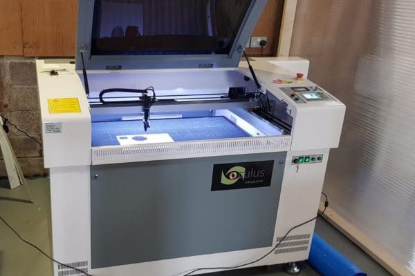 Oculus 6090 Laser Cutter Oculus 6090 Laser Cutter