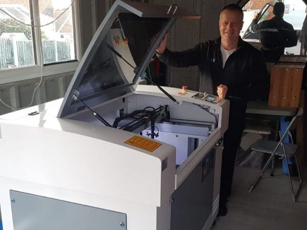 Oculus 6090 Laser Cutter Oculus 6090 Laser Cutter
