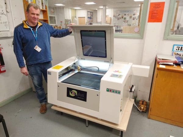 Oculus 6040 Laser Cutter Oculus 6040 Laser Cutter