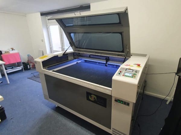Oculus 1390 Laser Cutter Oculus 1390 Laser Cutter
