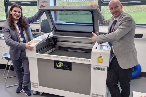 Oculus 6090 Laser Cutter Oculus 6090 Laser Cutter