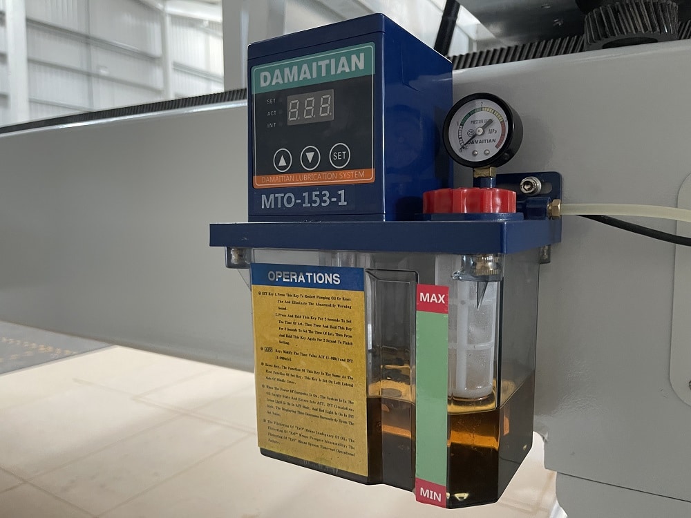 Automatic Lubrication Lubricant is automatically distributed to all linear bearings. The lubricant will ensure the bearings are all kept in pristine condition without the risk of contamination. Therefore, ensuring a long lifespan of components.