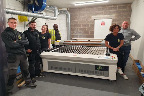 Signage Sign and print industries prefer the large bed size to incorporate large materials.