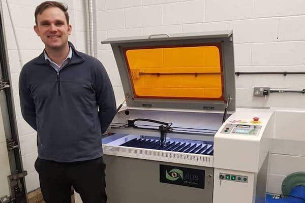 Electronics Engraving onto components can be carried out easily and with speed with the user-friendly RDWorks software.