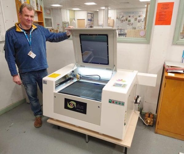 Oculus 6040 Laser Cutter Oculus 6040 Laser Cutter