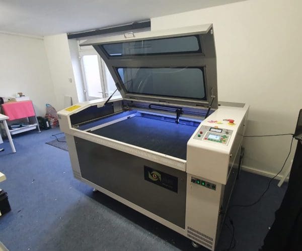 Oculus 1390 Laser Cutter Oculus 1390 Laser Cutter