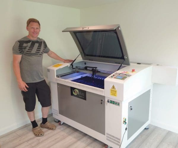 Oculus 6090 Laser Cutter Oculus 6090 Laser Cutter