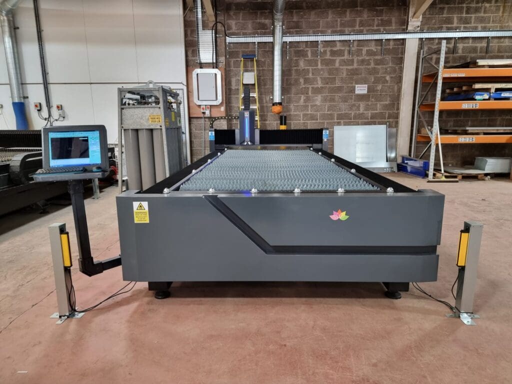 Oculus Fibre Laser Cutter with Light Barriers